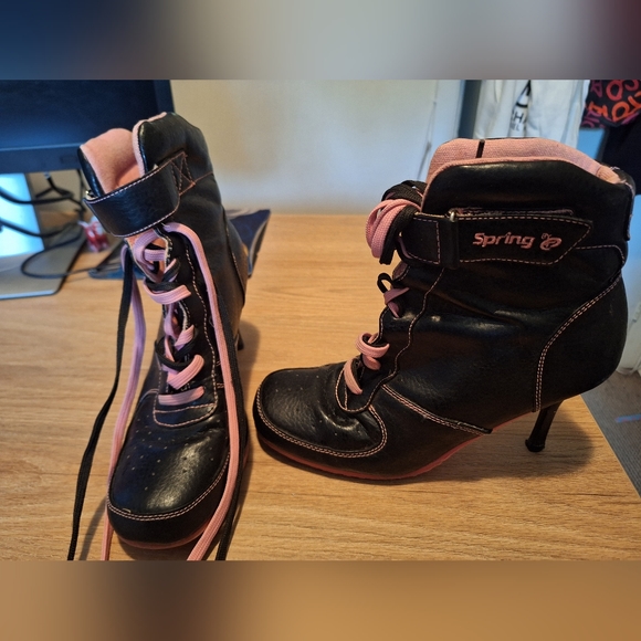 Spring boots - Picture 1 of 4